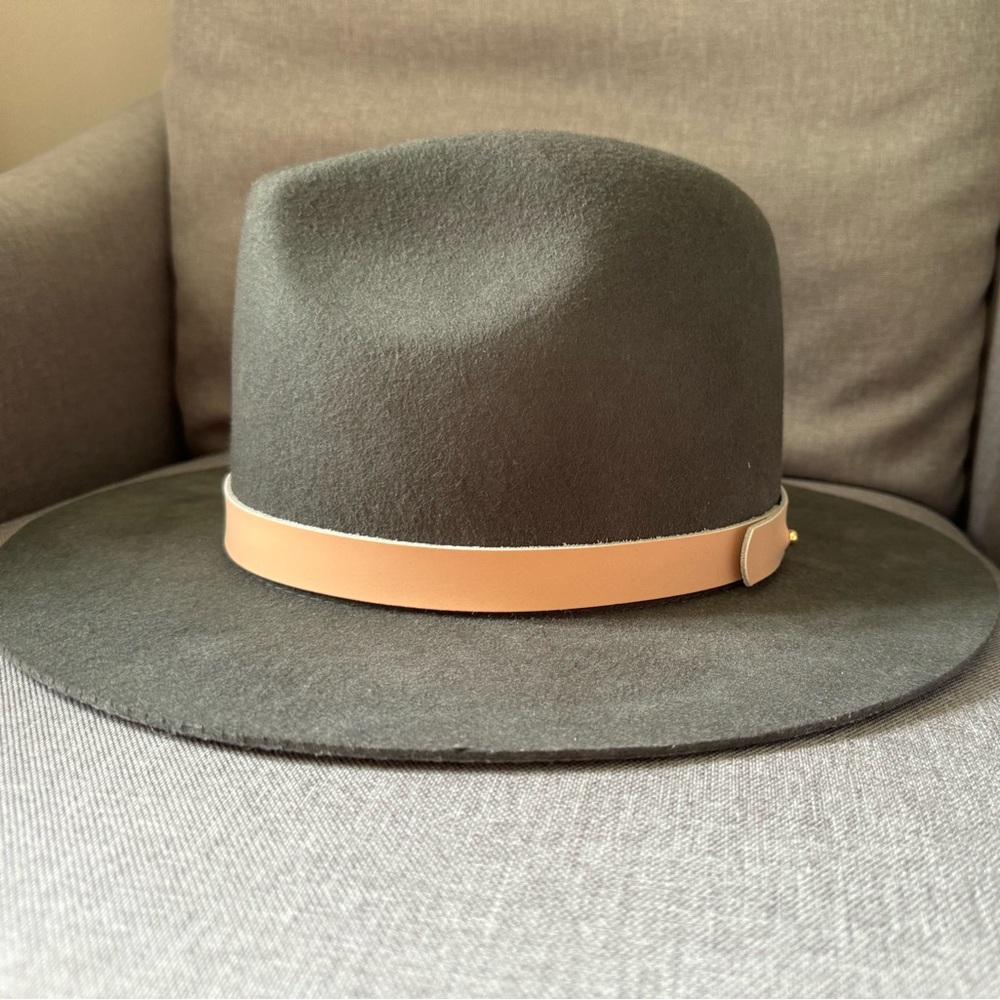 Stylish Gray Wide-Brim Hat with Tan Band